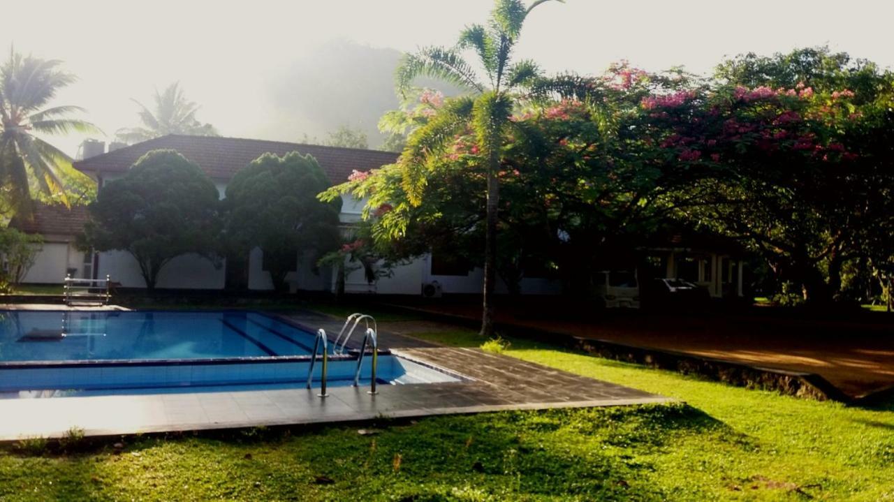 Randiyaepiliyagoda Resort Avissawella Exterior photo